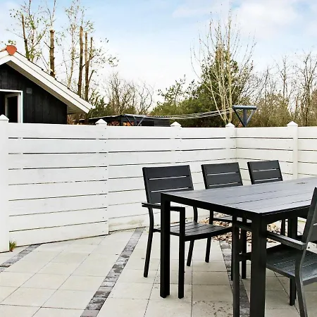 Feriehus Three-bedroom Holiday In 44 *